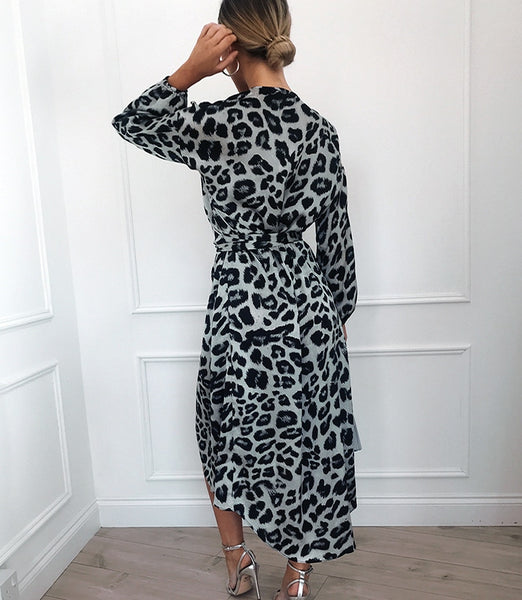 Robe mode voile de Mousseline de soie léopard - Décolleté V - Manches longues